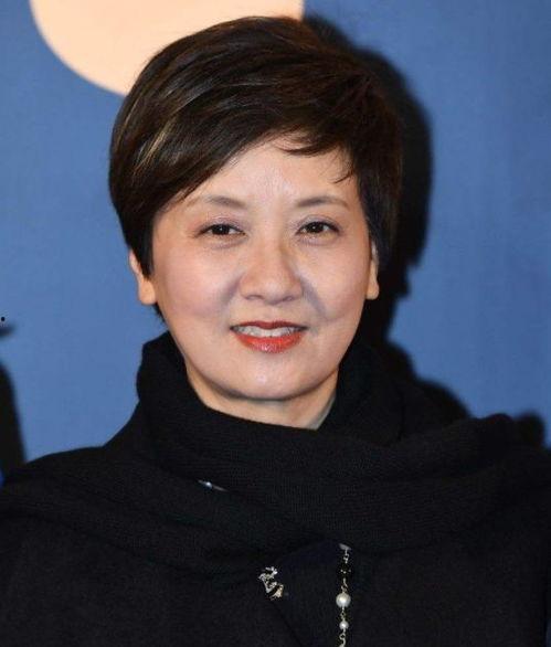 邓婕现在老公是谁,幸福生活背后的神秘人物