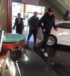 偶遇明星买车,明星们的座驾大揭秘