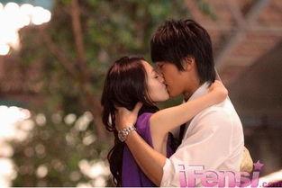 明星拍电视接吻,明星电视接吻瞬间，情感火花四溢