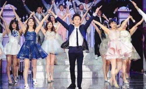 哪个主持人最爱丝袜,揭秘主持人丝袜情缘