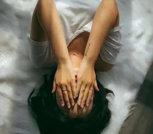 把精子射在老婆丝袜,精子与爱情的独特交融